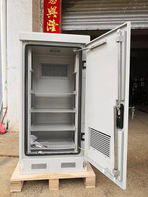 IP55 1.2mm SPCC Weatherproof Telecom Enclosures 23U การเปิดด้านหน้า