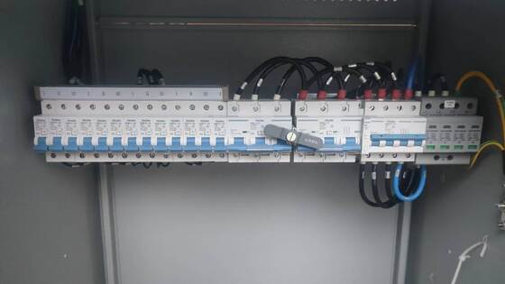 Vertiv NetSure 731 CC2-X2 48V 600A 36kW DC Power System ตู้แก้ไขโทรคมนาคมสําหรับสถานีฐาน