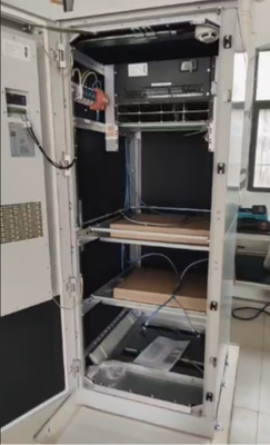 IP20 Custom Made 1000A 2000A 3000A โรงไฟฟ้าขนาดใหญ่ 3 ขั้นตอน 380Vac 48Vdc ระบบพลังงานโทรคมนาคมภายในห้อง พร้อม Flatpack2 48/3000HE โมดูล FPC กอง